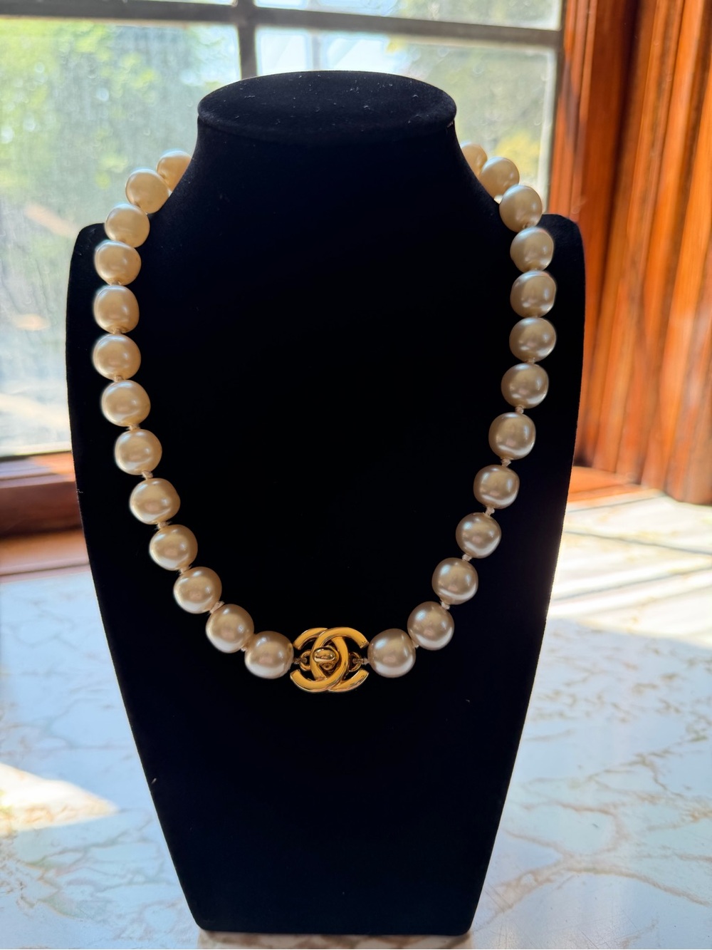Vintage CHANEL Classic Flap Turn-Lock CC Logo Choker Faux Pearl Necklace